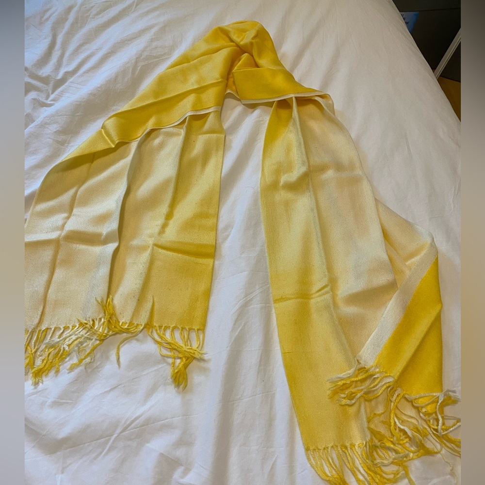 New Pashmina Scarf 🧣 in Gorgeous Two Tone Sunshine Yellow ☀️